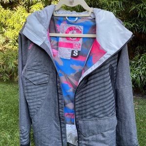 Men’s Volcom Snowboarding jacket, size small. Used in great condition!
